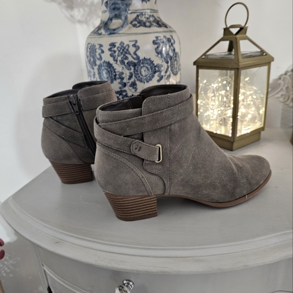 Chic Gray Suede Ankle Boots